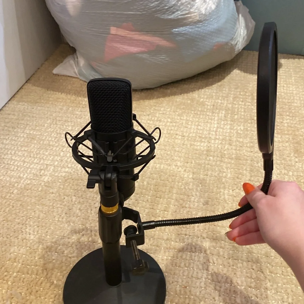 Microphone with detachable cover (missing cord)